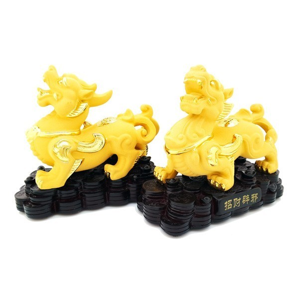 A Pair Of Golden Flying Pi Yao For Protection and Good Fortune