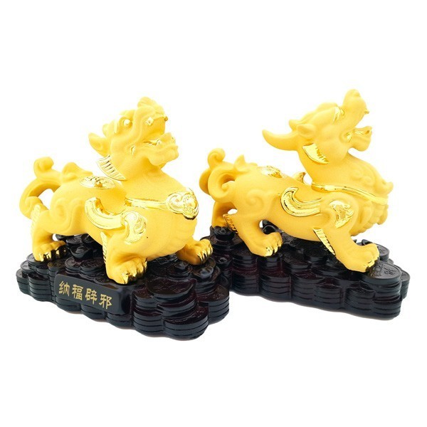 A Pair Of Golden Flying Pi Yao For Protection and Good Fortune